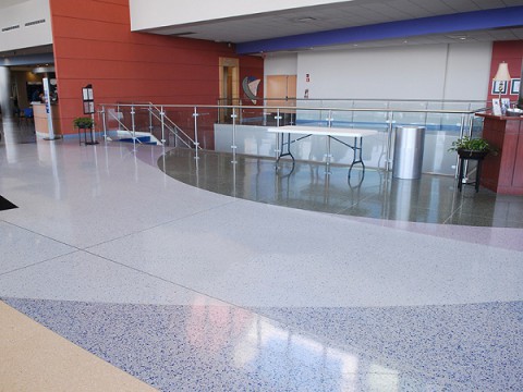 环氧彩砂地坪漂亮的圆弧踢脚线是怎样施工的